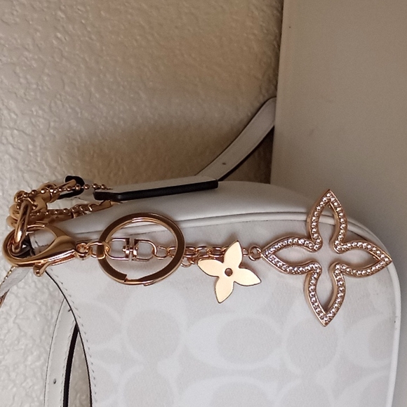 Double sided flower Keychain/Pendant NEW - Copy 7 - Picture 4 of 5